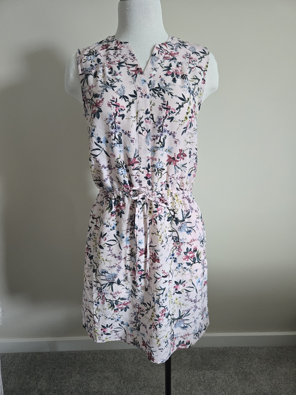 Sleeveless Floral Tie-Waist Mini Dress in Light Pink